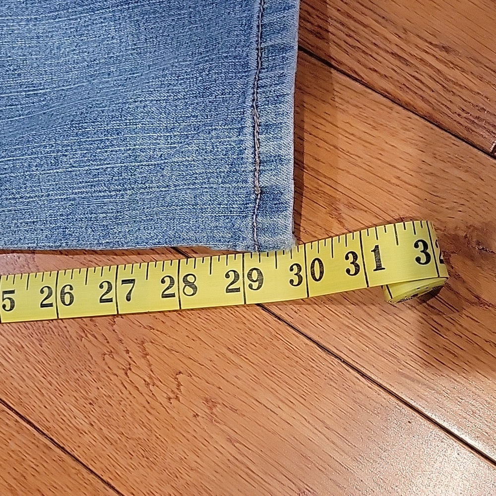 Levis - Picture 5 of 8